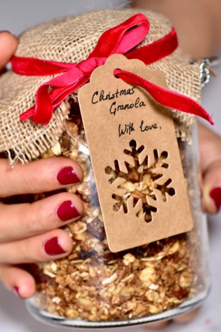 DIY homemade Christmas granola in a jar