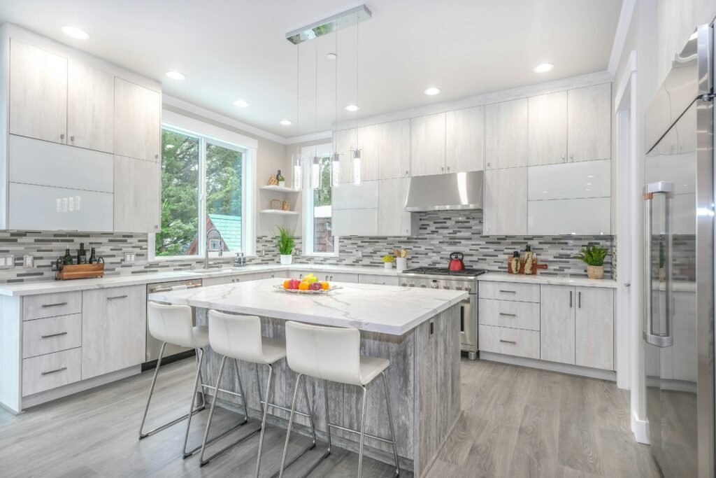 Kitchen decor reflecting the latest design movements