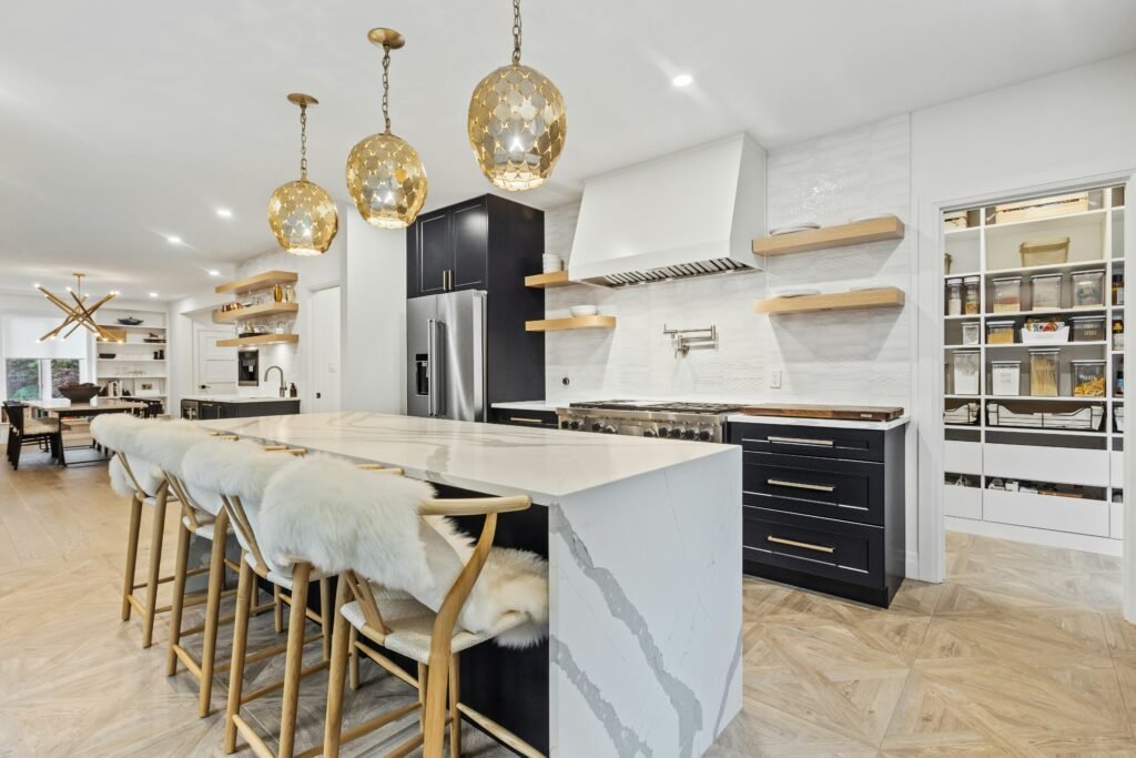 Mixed metal finishes adding visual interest to kitchen hardware