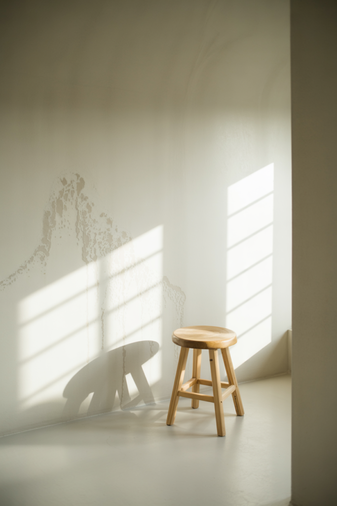 Bare walls letting natural materials take center stage